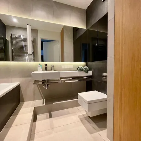 Z Ogrodem Na Osiedlu Aquarius 아파트 소포트